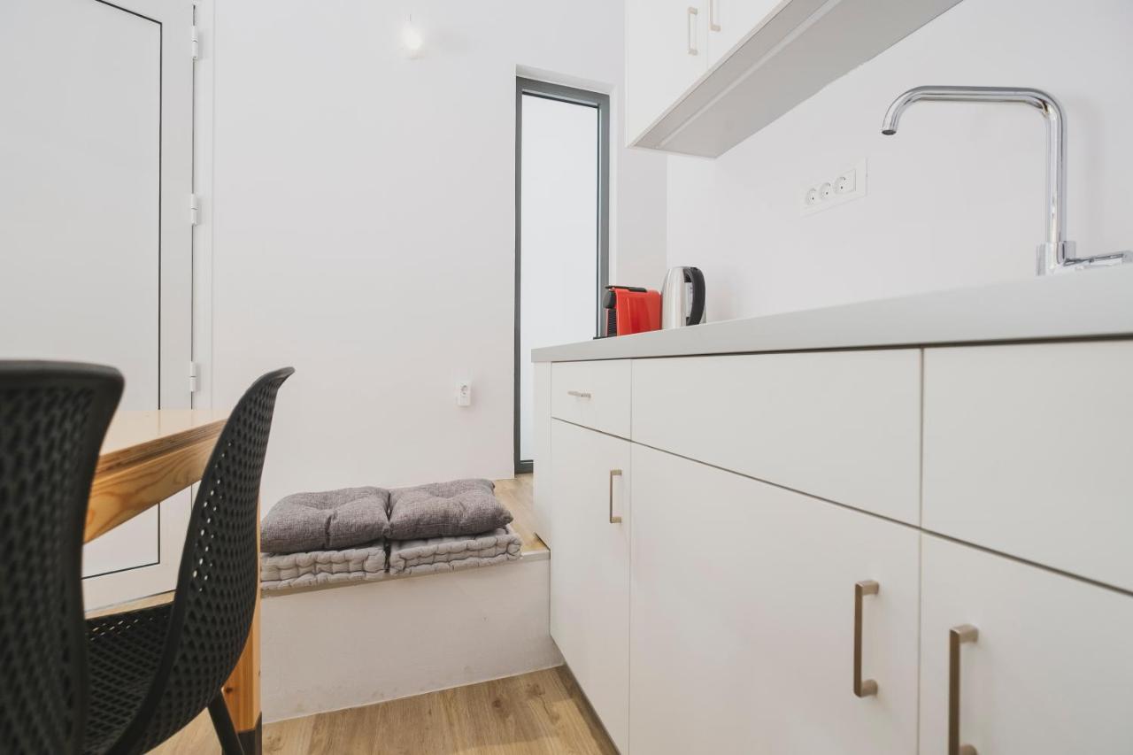 Sun-splashed Stylish Flat, Steps To Old Town * Χανιά