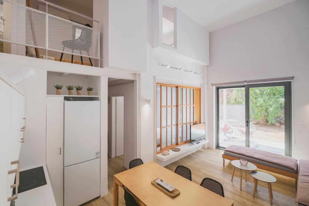 Sun-splashed Stylish Flat, Steps To Old Town * Χανιά