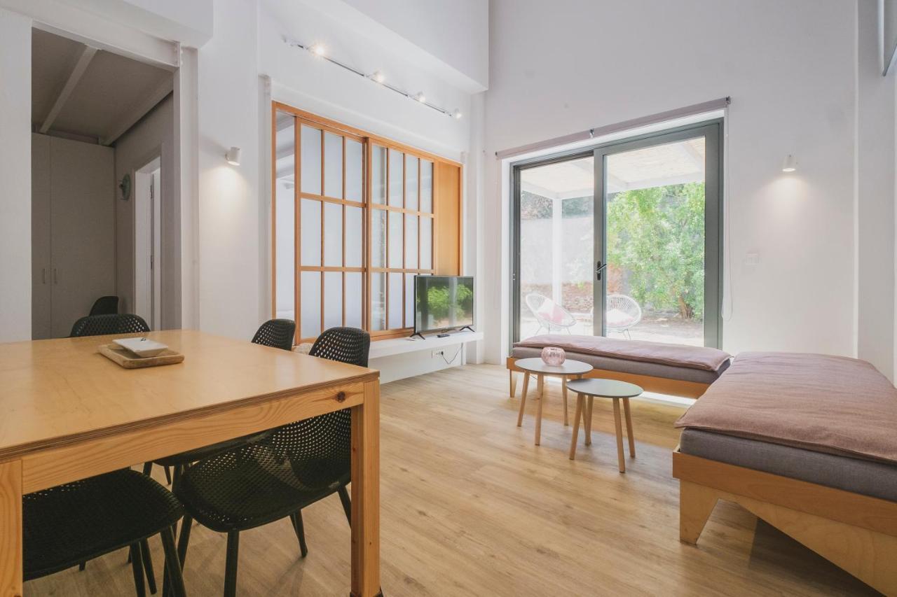 Sun-splashed Stylish Flat, Steps To Old Town Apartament