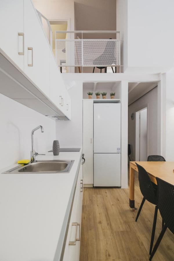 Sun-splashed Stylish Flat, Steps To Old Town Apartament *