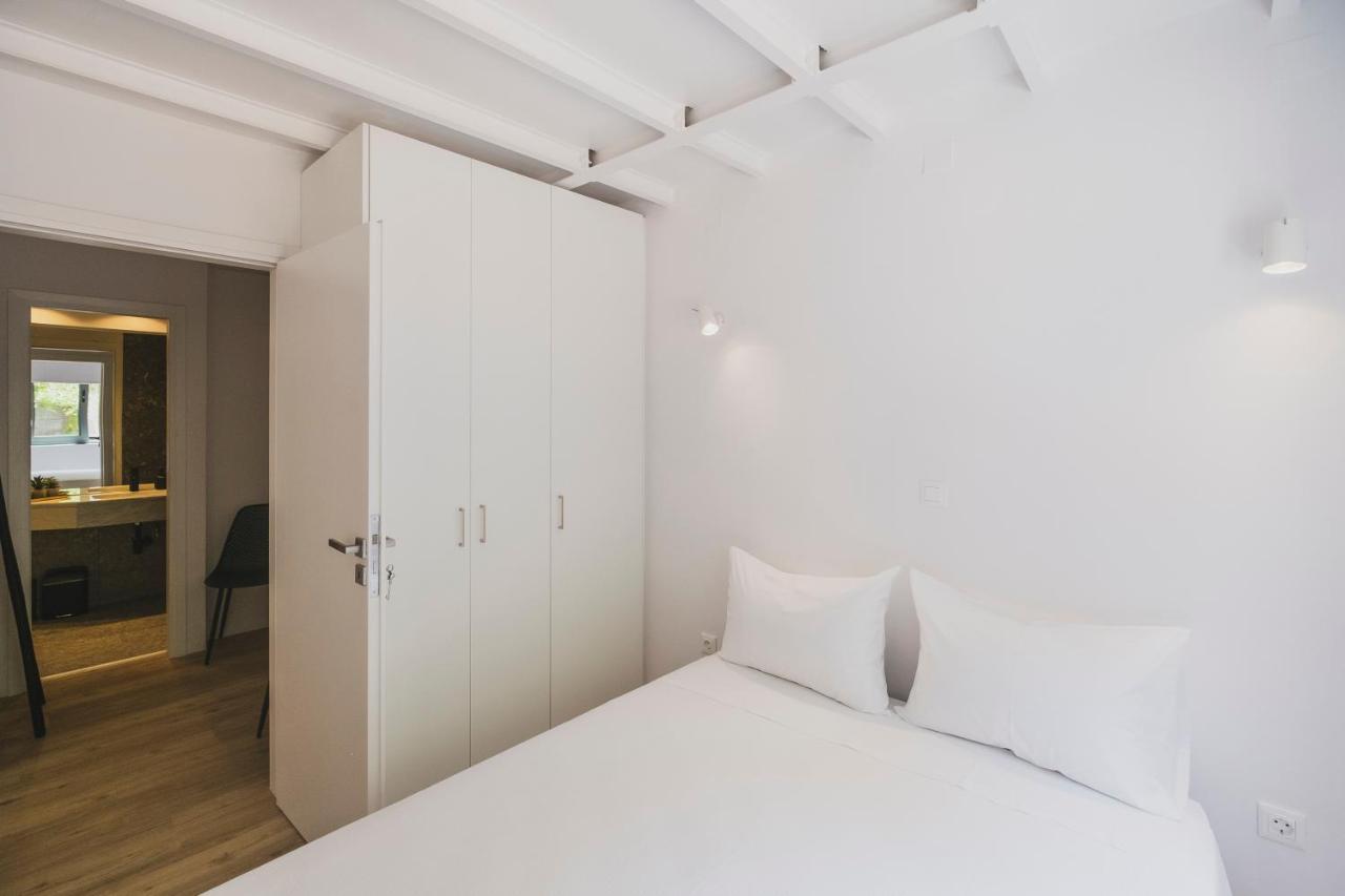 Apartment Sun-splashed Stylish Flat, Steps To Old Town