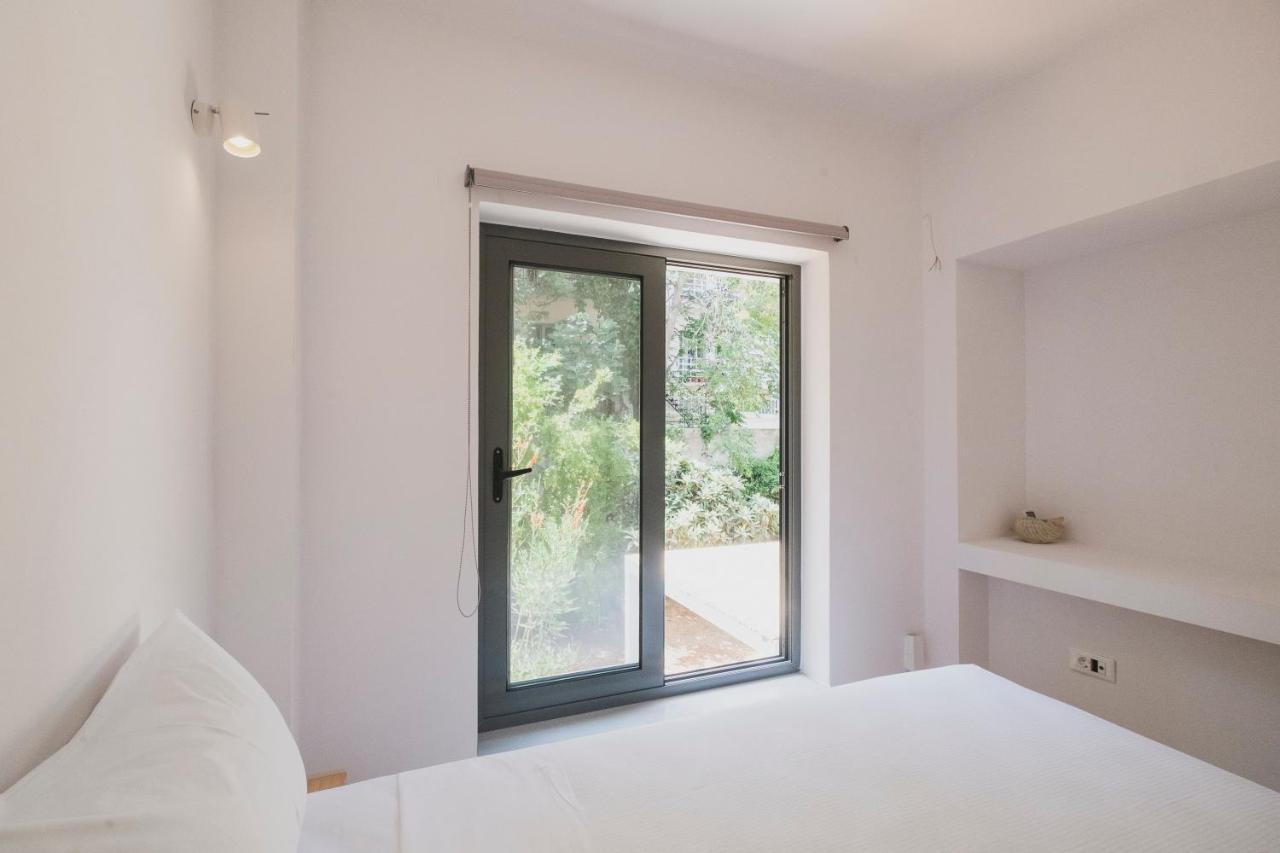 Apartment Sun-splashed Stylish Flat, Steps To Old Town *